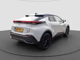Toyota C-HR (2025) thumbnail 2