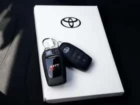 Toyota C-HR (2025) thumbnail 12