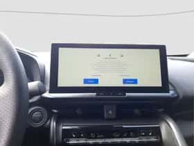 Toyota C-HR (2025) thumbnail 9