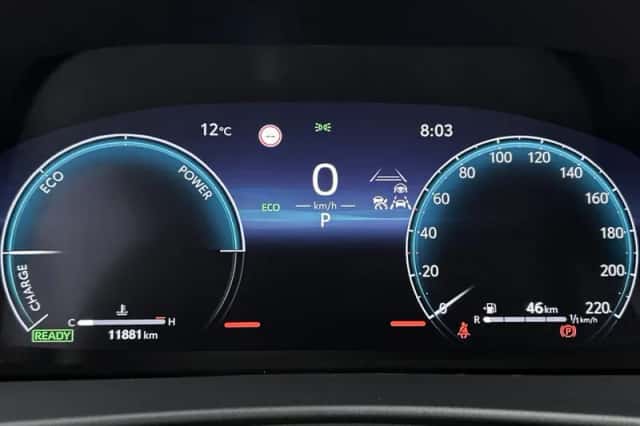 Toyota C-HR (2024) thumbnail 5