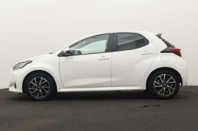 Toyota Yaris (2022) thumbnail 3