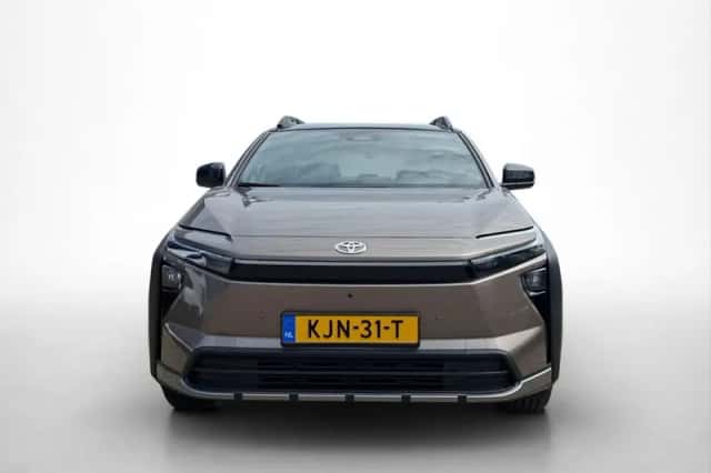 Toyota bZ4X (2026) thumbnail 2