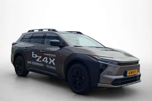 Toyota bZ4X (2026) thumbnail 3