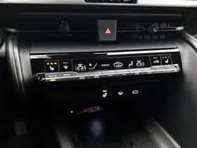 Toyota C-HR (2024) thumbnail 9