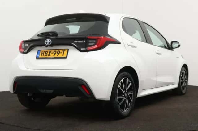 Toyota Yaris (2020) thumbnail 2