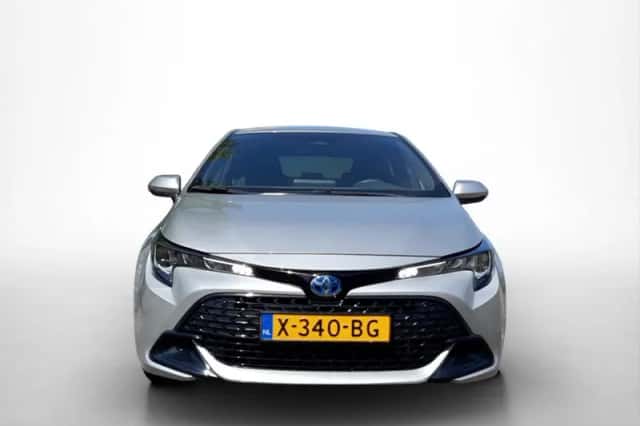 Toyota Corolla (2023) thumbnail 2