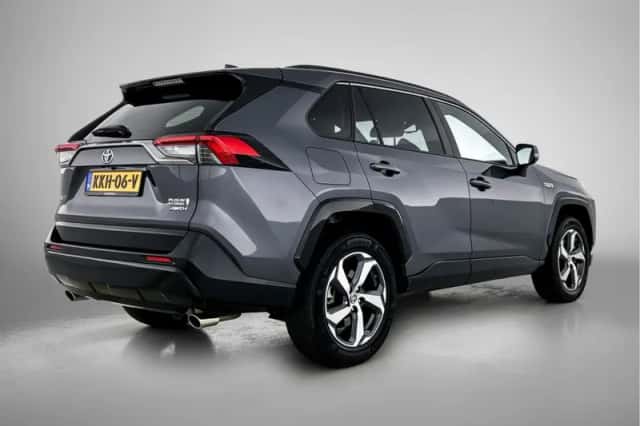 Toyota RAV4 (2021) thumbnail 2