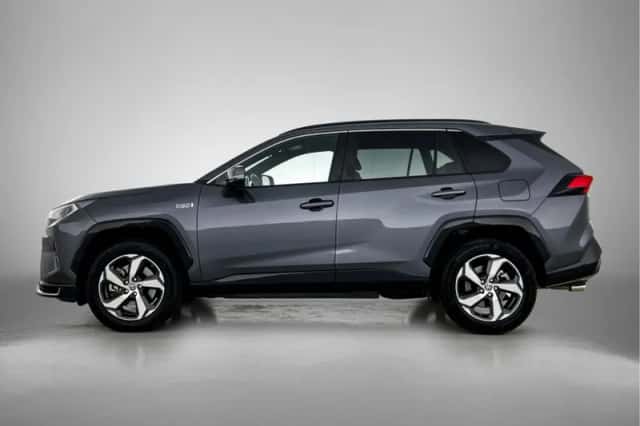 Toyota RAV4 (2021) thumbnail 3