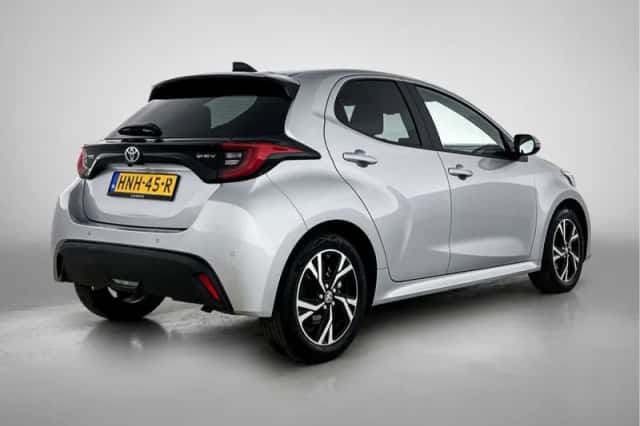 Toyota Yaris (2025) thumbnail 2