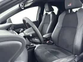 Toyota Yaris (2023) thumbnail 16