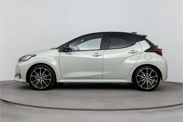 Toyota Yaris (2023) thumbnail 3