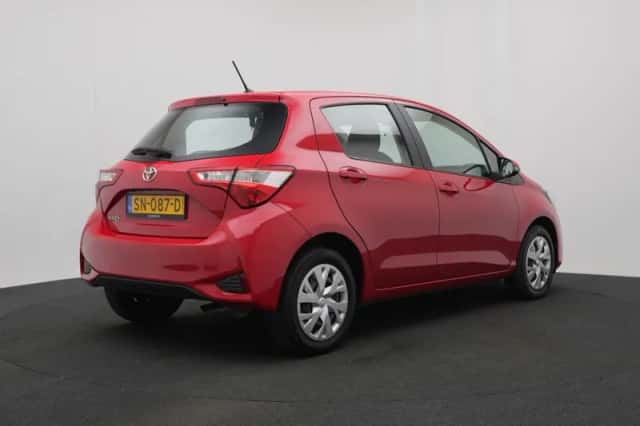 Toyota Yaris (2018) thumbnail 2