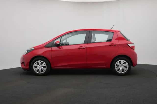 Toyota Yaris (2018) thumbnail 3