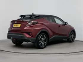 Toyota C-HR (2017) thumbnail 2