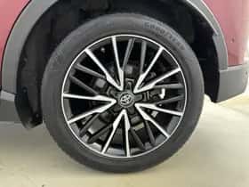 Toyota C-HR (2017) thumbnail 24