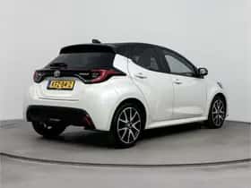 Toyota Yaris (2022) thumbnail 2