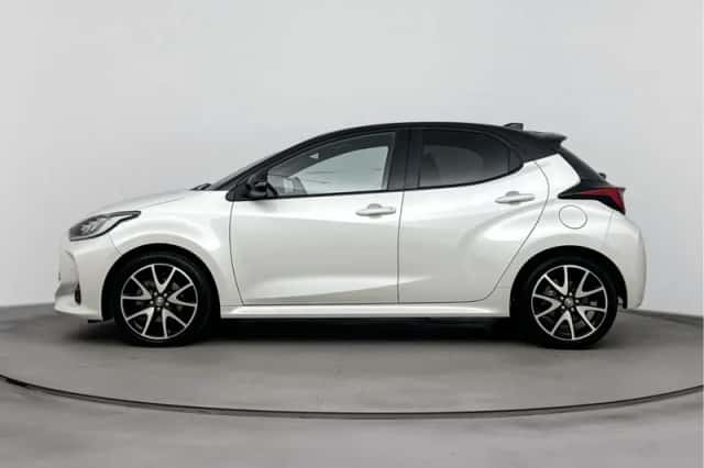 Toyota Yaris (2022) thumbnail 3