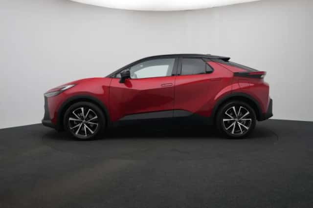 Toyota C-HR (2024) thumbnail 3
