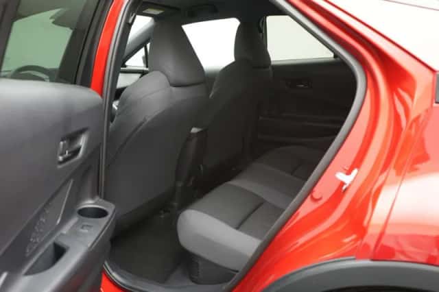 Toyota C-HR (2024) thumbnail 5