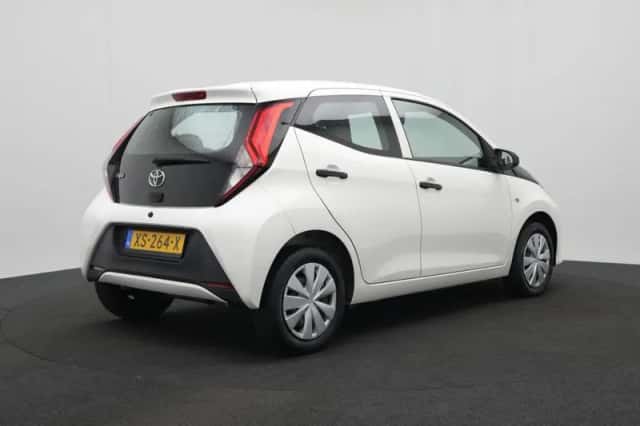 Toyota Aygo (2019) thumbnail 2