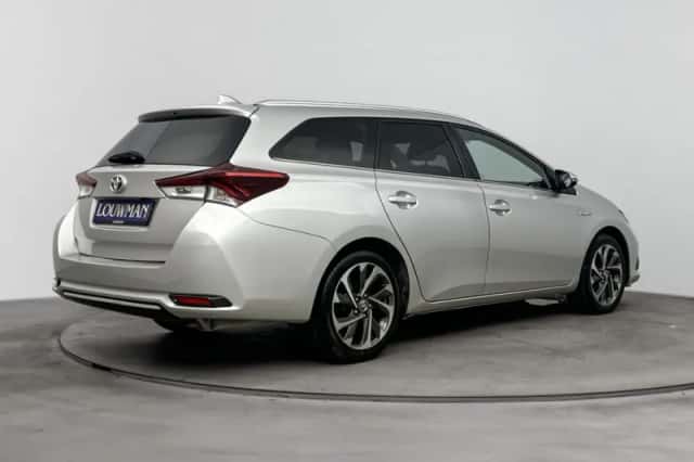 Toyota Auris (2016) thumbnail 2