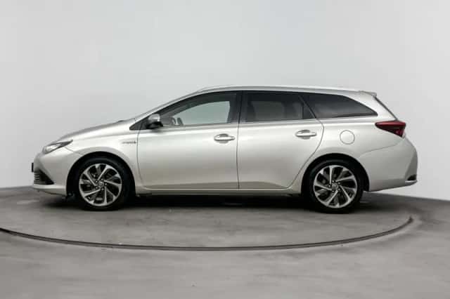 Toyota Auris (2016) thumbnail 3