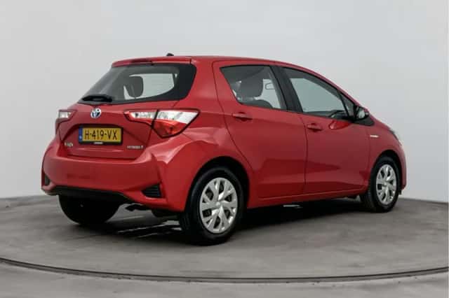 Toyota Yaris (2020) thumbnail 2