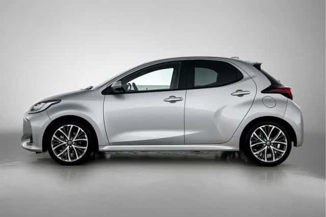 Toyota Yaris (2024) thumbnail 3