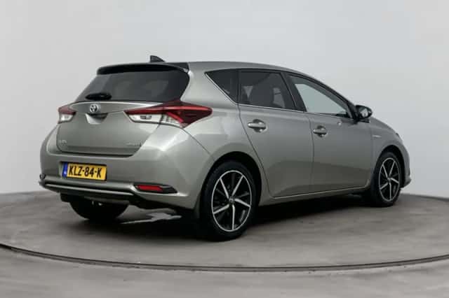Toyota Auris (2018) thumbnail 2