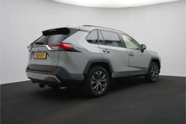 Toyota RAV4 (2024) thumbnail 2