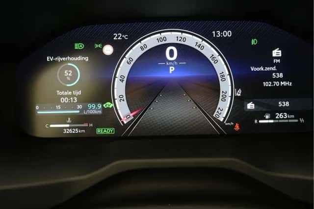 Toyota RAV4 (2024) thumbnail 6