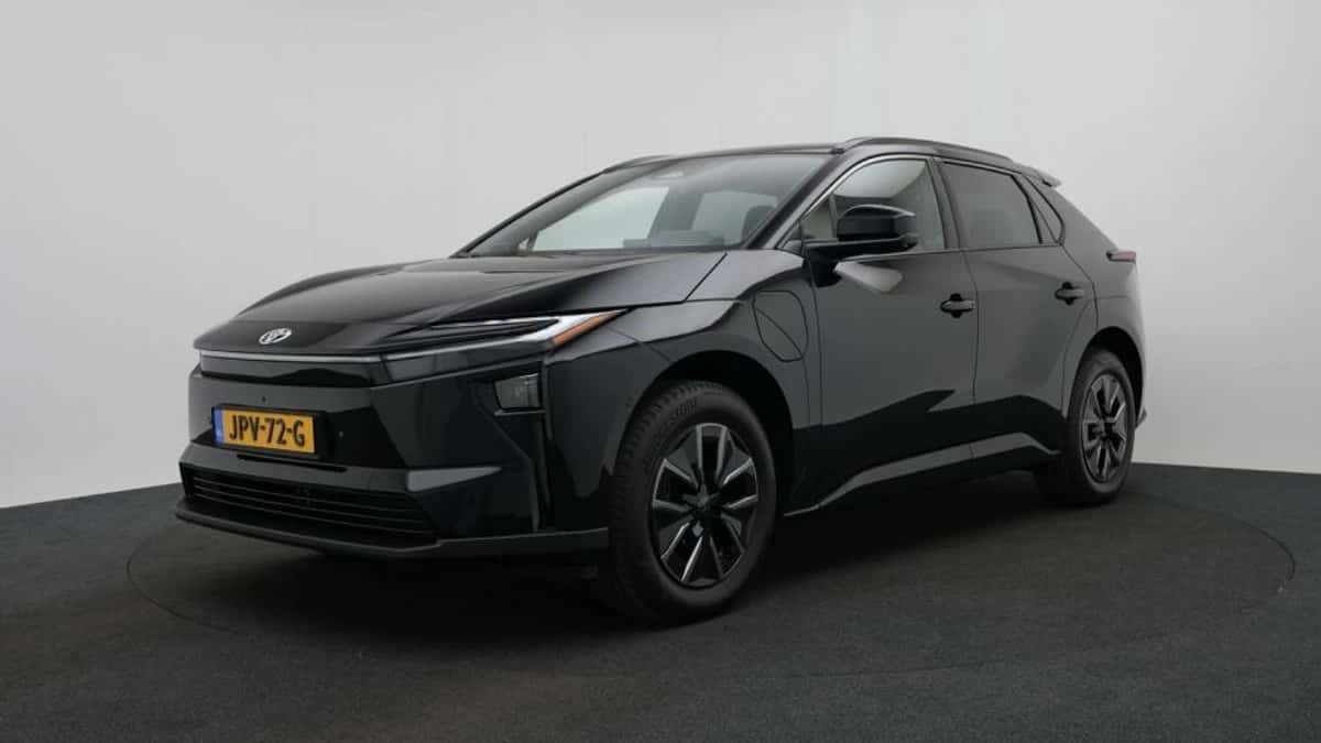 Toyota bZ4X (2026) — foto 1
