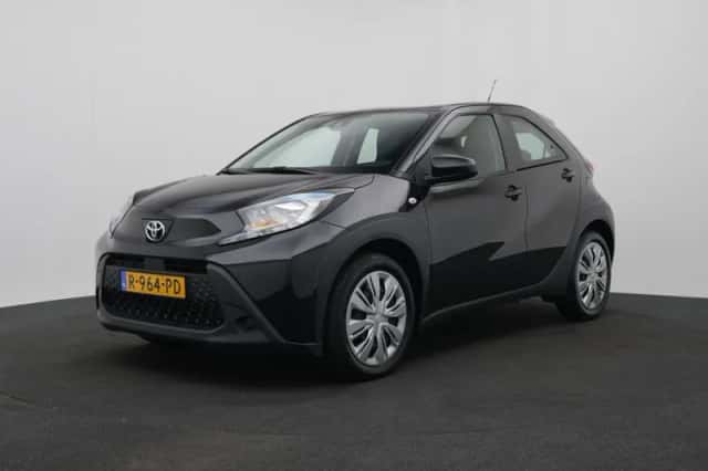 Toyota Aygo (2022) thumbnail 1