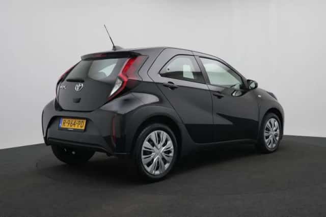 Toyota Aygo (2022) thumbnail 2