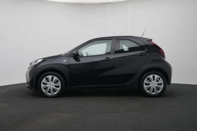 Toyota Aygo (2022) thumbnail 3