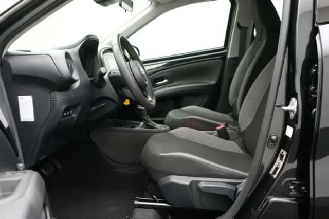 Toyota Aygo (2022) thumbnail 6