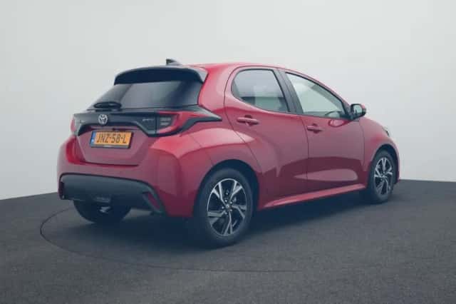 Toyota Yaris (2025) thumbnail 2