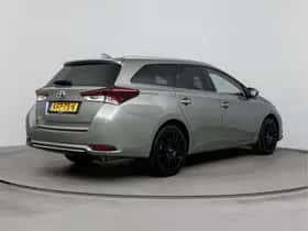 Toyota Auris (2017) thumbnail 2