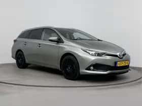 Toyota Auris (2017) thumbnail 13