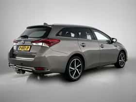 Toyota Auris (2018) thumbnail 2
