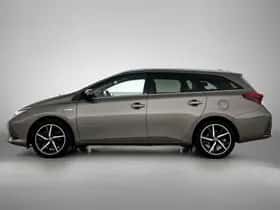 Toyota Auris (2018) thumbnail 3