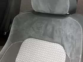 Toyota Auris (2018) thumbnail 33