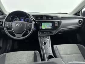 Toyota Auris (2017) thumbnail 4