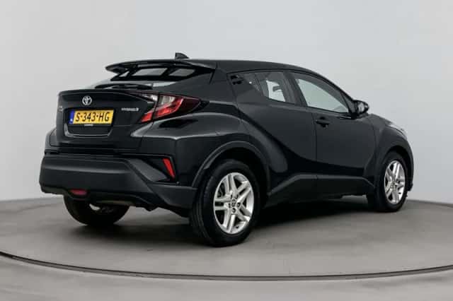 Toyota C-HR (2023) thumbnail 2