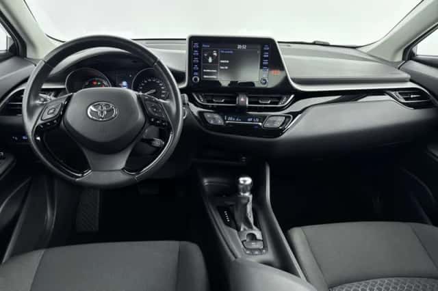 Toyota C-HR (2023) thumbnail 4