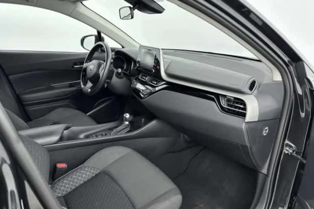 Toyota C-HR (2023) thumbnail 6
