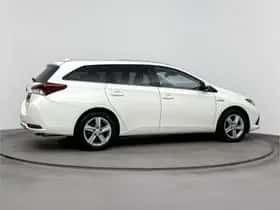 Toyota Auris (2019) thumbnail 2