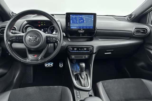 Toyota Yaris (2023) thumbnail 4