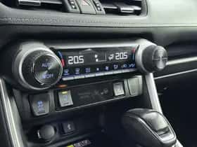 Toyota RAV4 (2022) thumbnail 9
