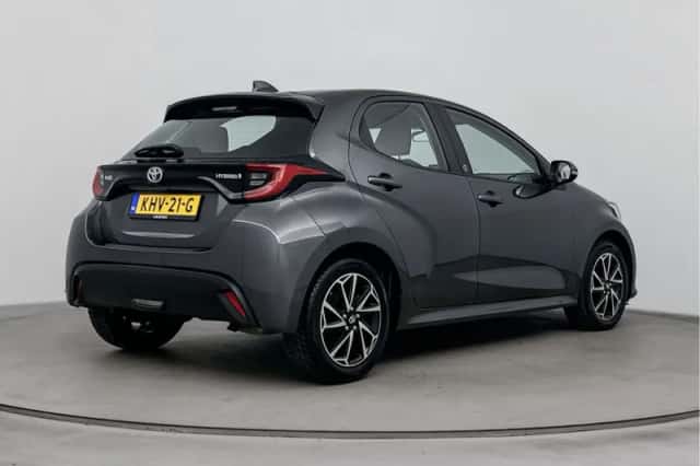 Toyota Yaris (2023) thumbnail 2
